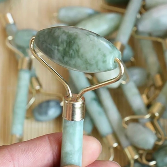 Face roller massager, jade stone anti wrinkle /age - Picture 2 of 3